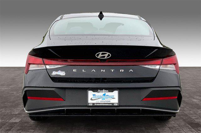 2025 Hyundai Elantra SEL Sport photo 4