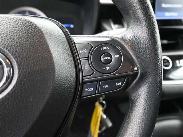 2022 Toyota Corolla LE photo 2