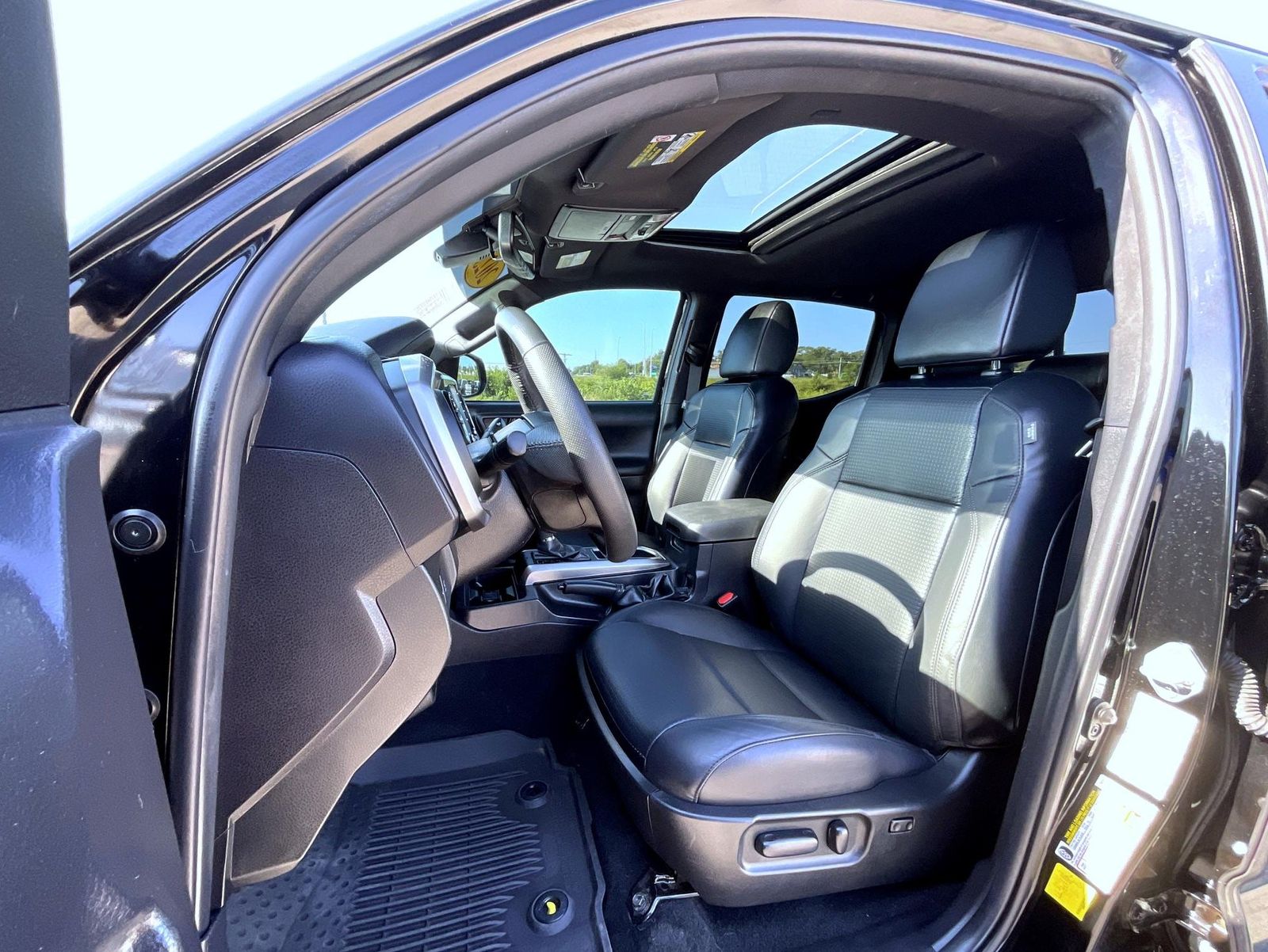 2023 Toyota Tacoma Limited photo 8