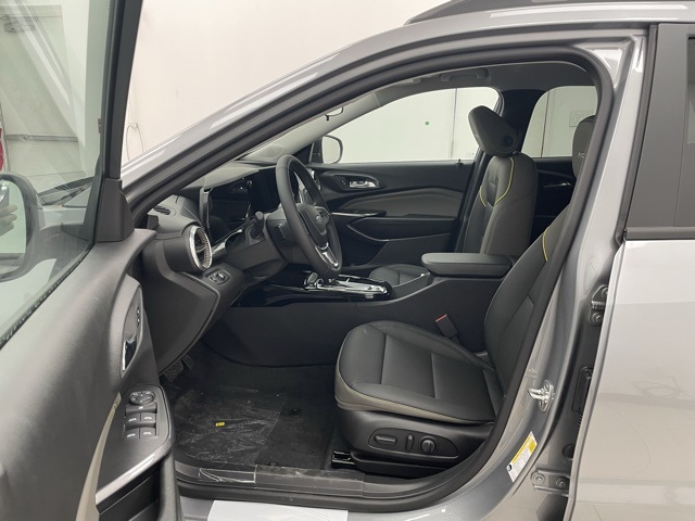 2025 Chevrolet Trax ACTIV photo 2