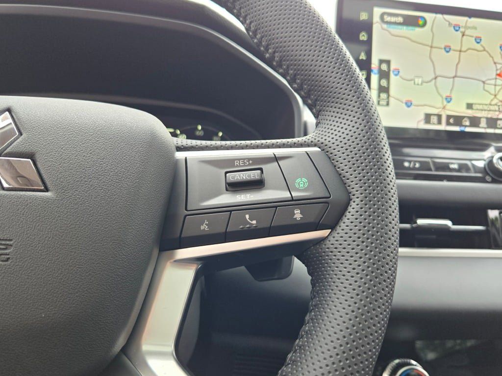 2025 Mitsubishi Outlander SE photo 6