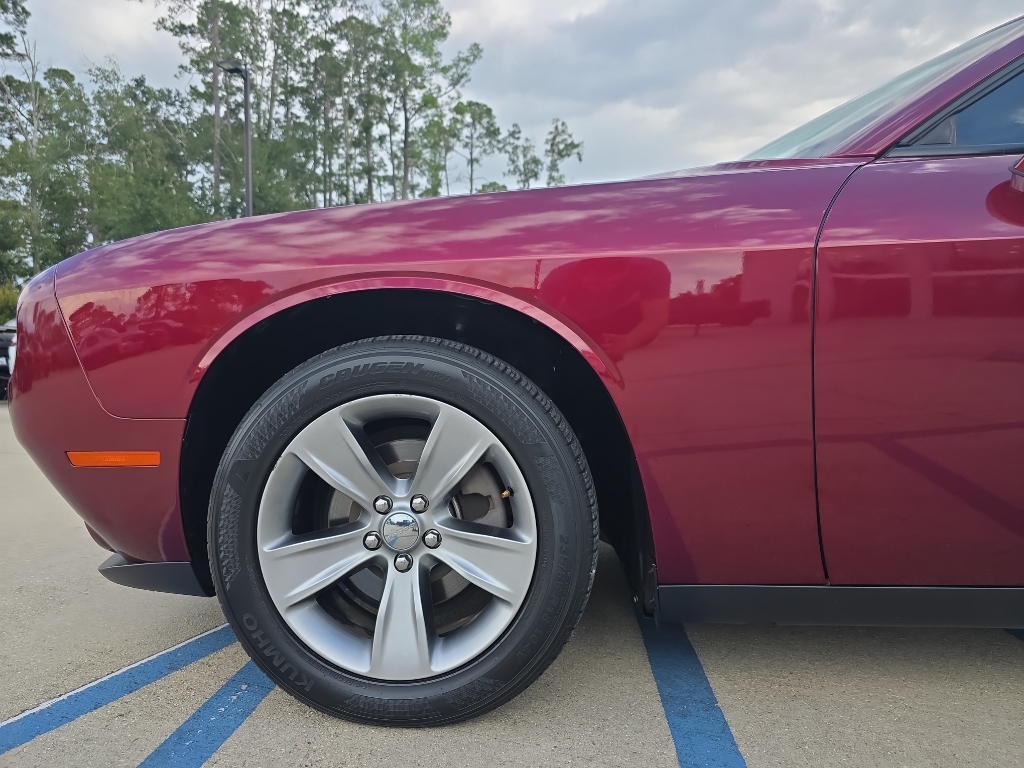 2019 Dodge Challenger SXT photo 4