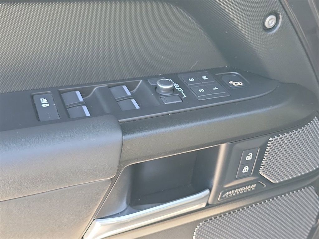 2023 Land Rover Defender 110 V8 photo 22
