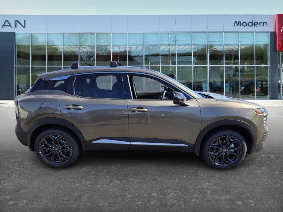 2026 Nissan Kicks SR photo 4