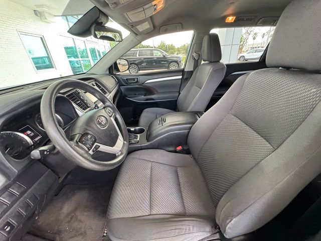 2019 Toyota Highlander LE photo 8