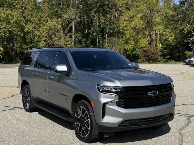 2024 Chevrolet Suburban RST photo 3