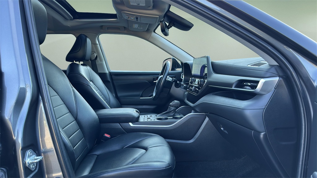 2023 Toyota Highlander XLE photo 8