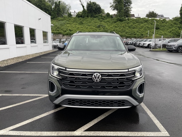 2025 Volkswagen Atlas Peak Edition SE photo 4