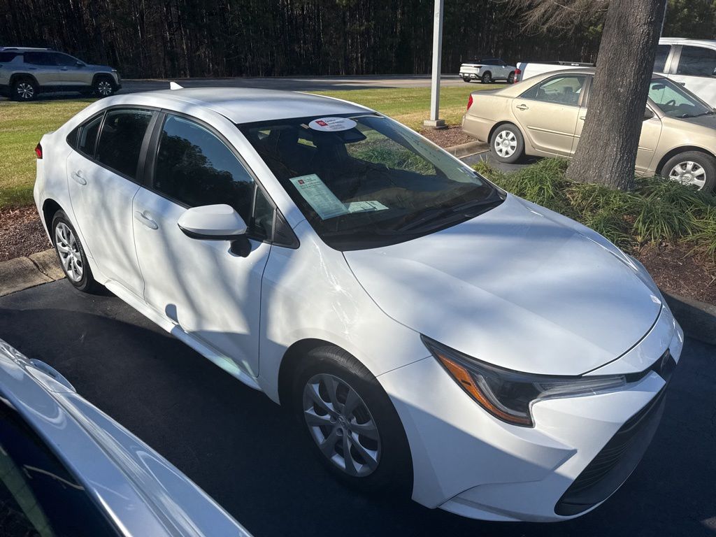 Used 2024 Toyota Corolla LE with VIN 5YFB4MDEXRP085619 for sale in Northfield, Minnesota