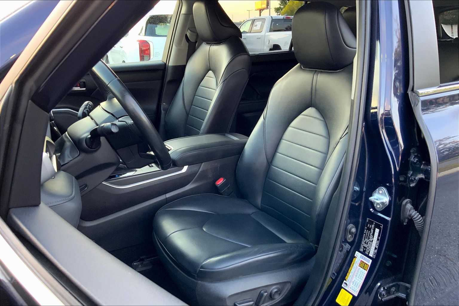 2023 Toyota Highlander XLE photo 7