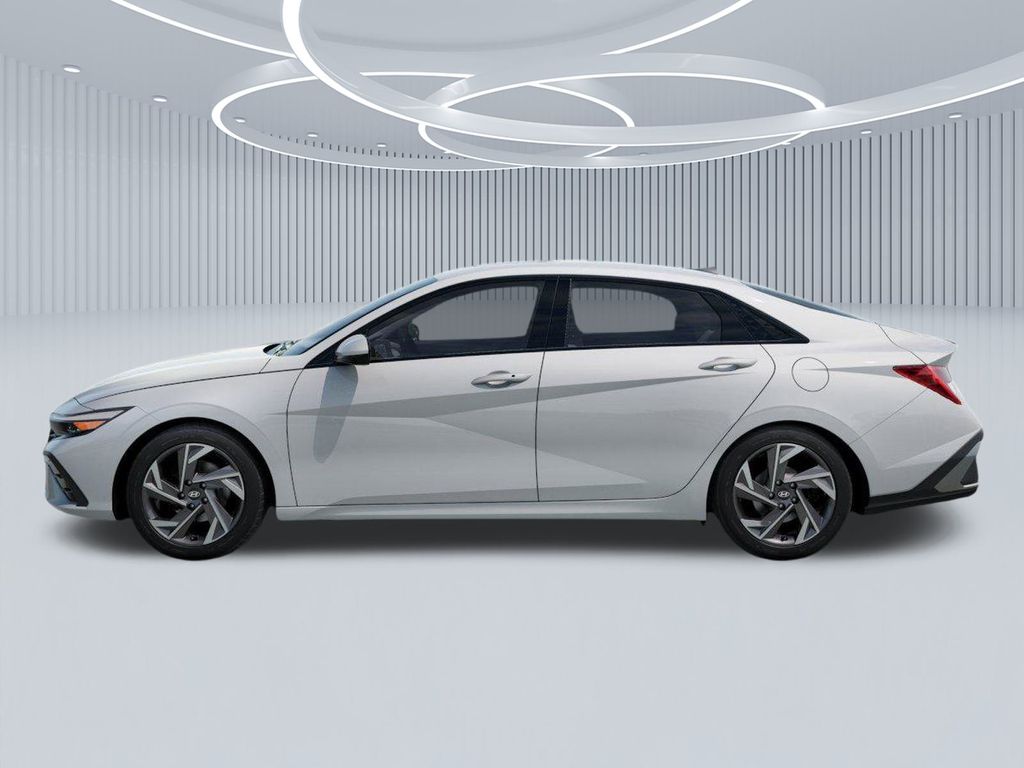 2025 Hyundai Elantra SEL Convenience photo 3