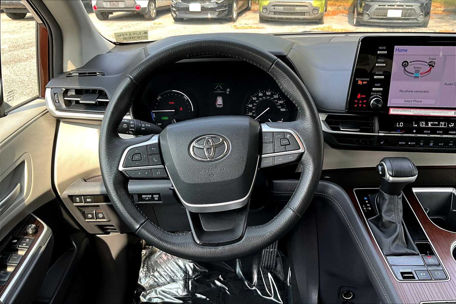 2024 Toyota Sienna XLE photo 5