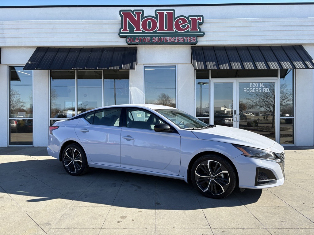 2025 Nissan Altima SR's photo