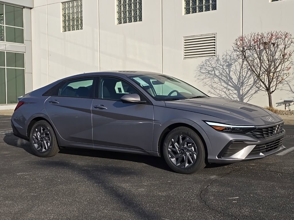 2026 Hyundai Elantra Hybrid Blue photo 4