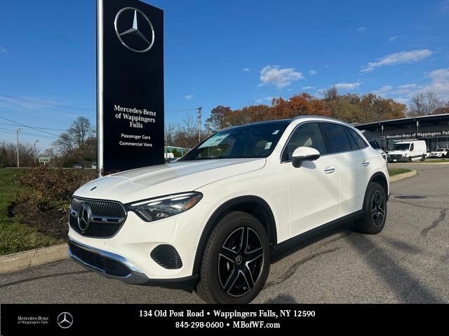 2026 Mercedes-Benz GLC Base's photo