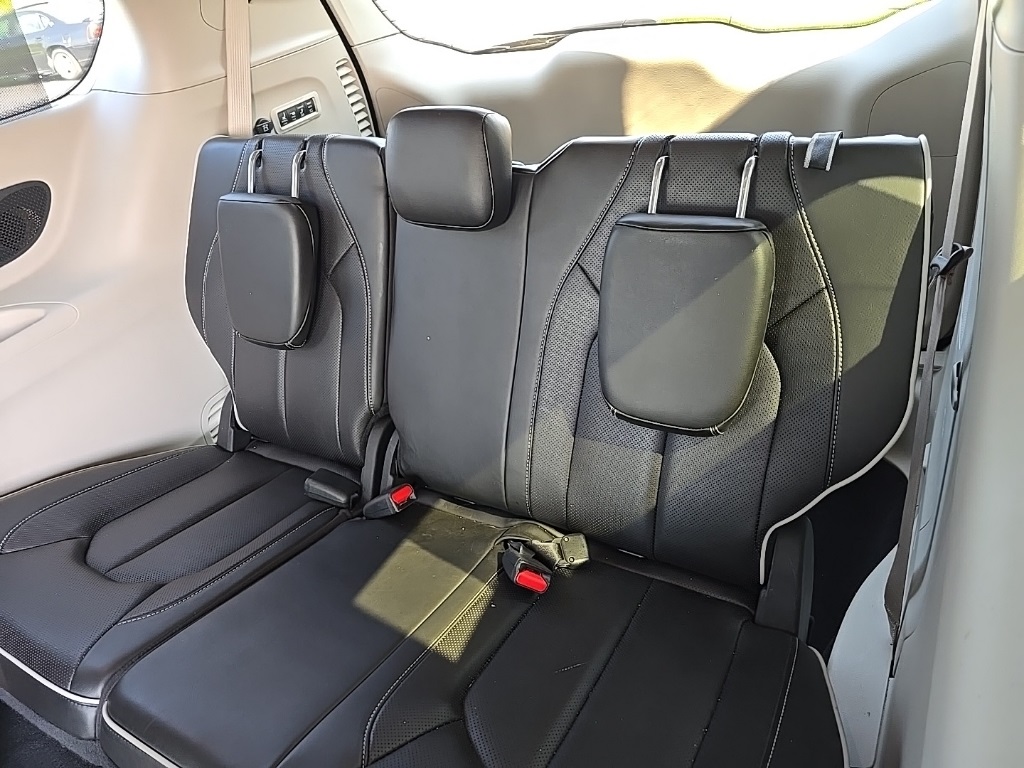 2022 Chrysler Pacifica Limited photo 35