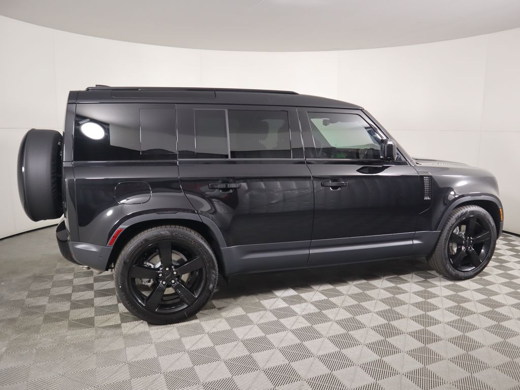 2026 Land Rover Defender 110 S photo 4