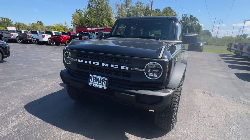 2025 Ford Bronco Base photo 4
