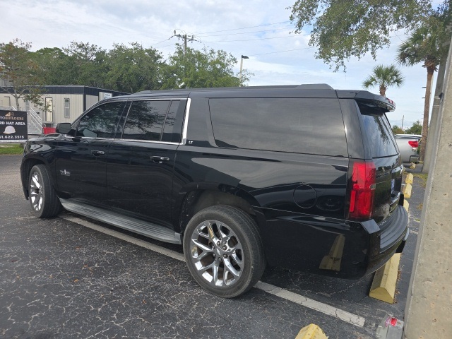 2016 Chevrolet Suburban LT photo 3