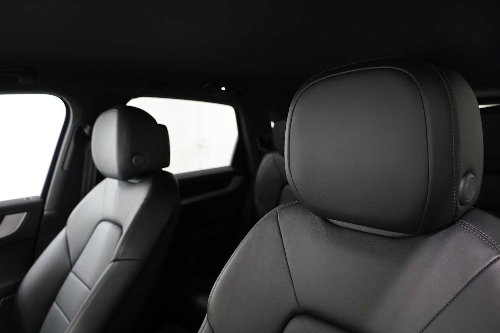 2024 Porsche Cayenne photo 13