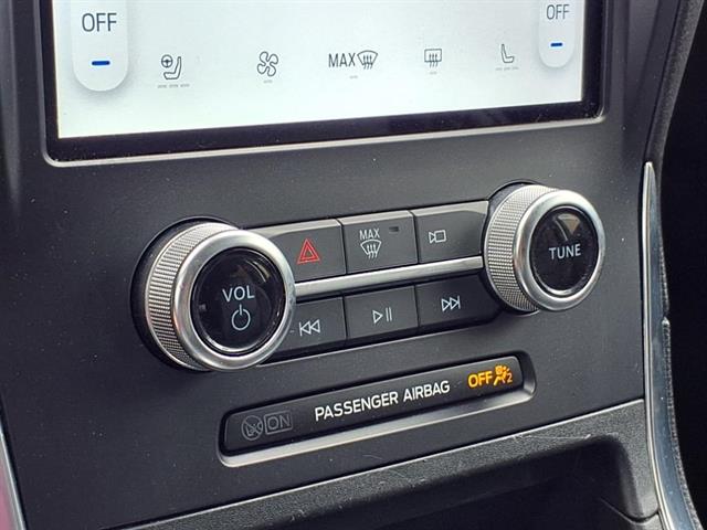 2024 Ford Edge Titanium photo 10