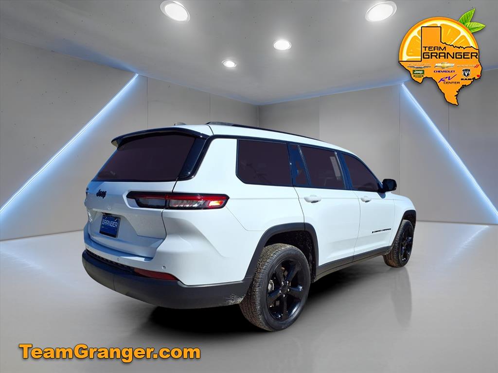 2023 Jeep Grand Cherokee Altitude photo 4