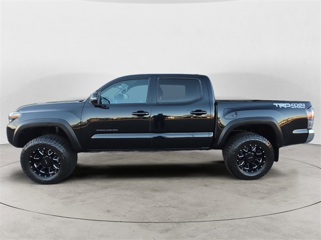 2021 Toyota Tacoma TRD Off-Road photo 2