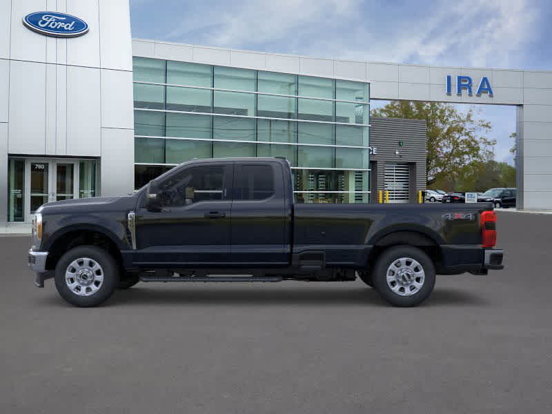 2025 Ford F-350 XLT photo 3