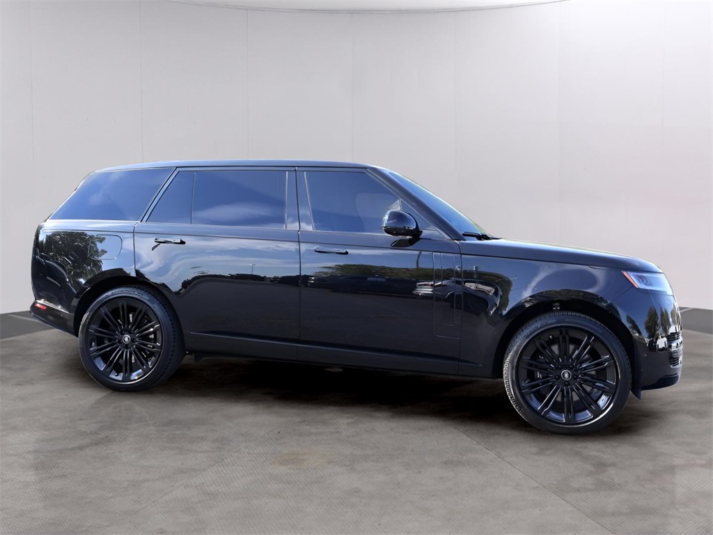 2025 Land Rover Range Rover SE photo 4