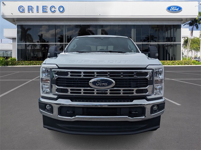 2025 Ford F-350 XLT photo 3