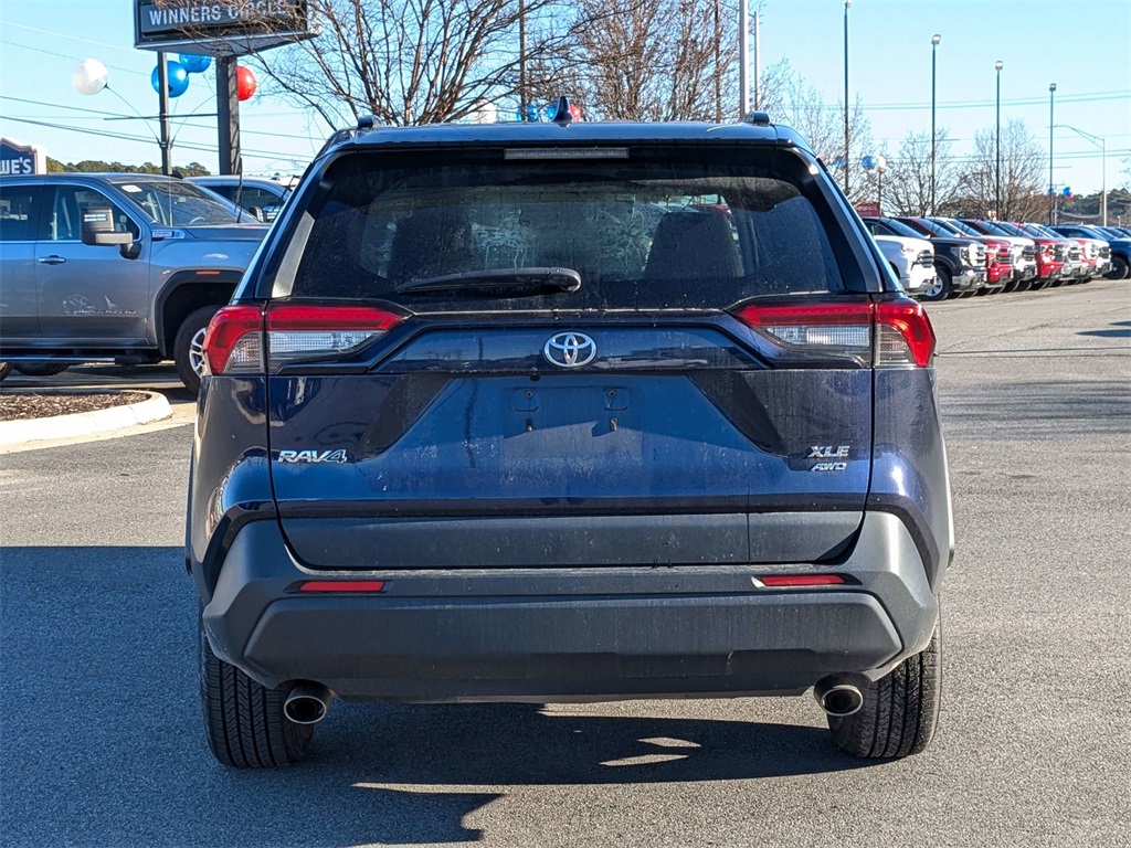 2022 Toyota RAV4 XLE photo 5