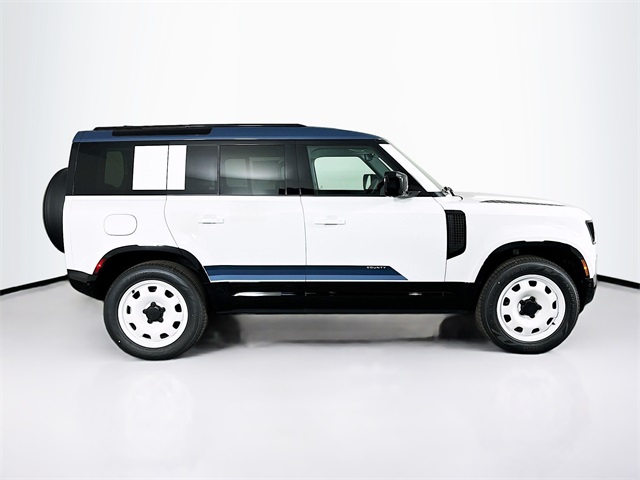 2025 Land Rover Defender 110 S photo 2