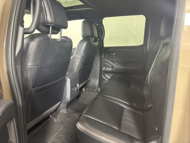 2022 Nissan Frontier PRO-4X photo 12