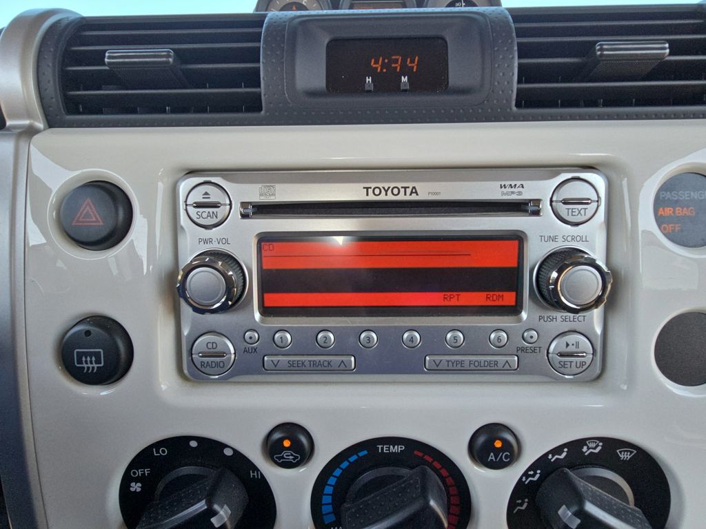 2013 Toyota FJ Cruiser Base photo 20
