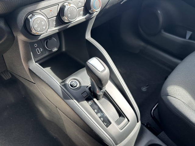 2025 Nissan Kicks Play S photo 19