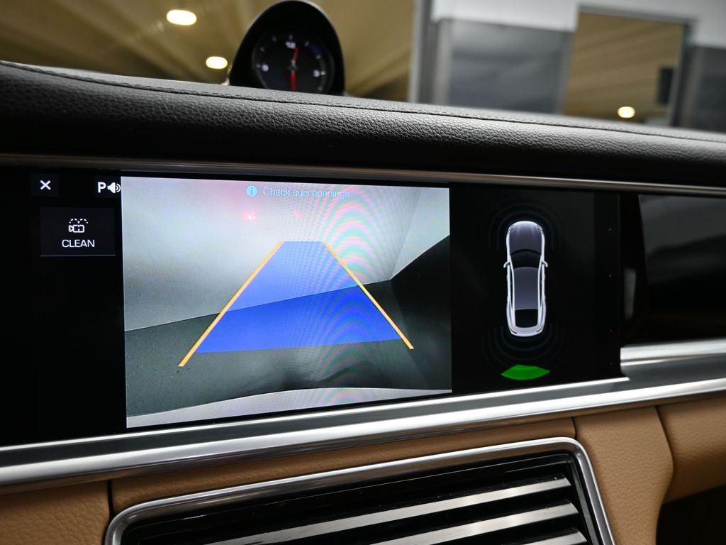 2019 Porsche Panamera Base photo 24