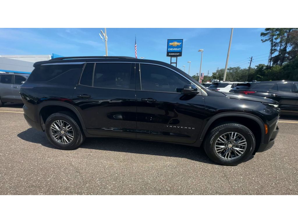 2025 Chevrolet Traverse photo 9