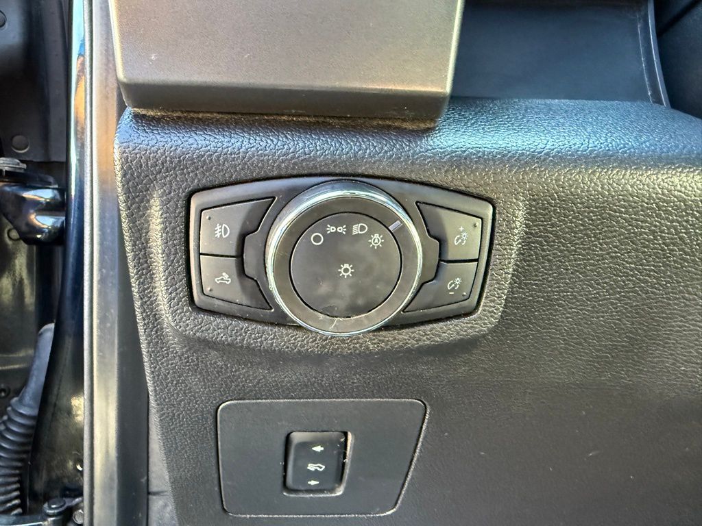 2016 Ford F-150 XLT photo 7