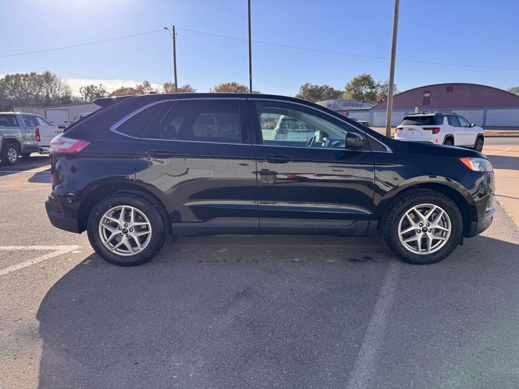 2023 Ford Edge SEL photo 2