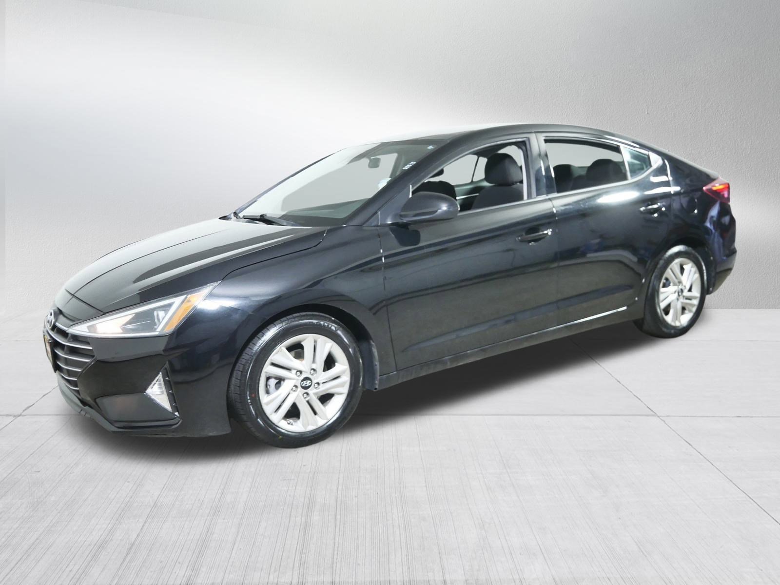 2019 Hyundai Elantra SEL photo 2