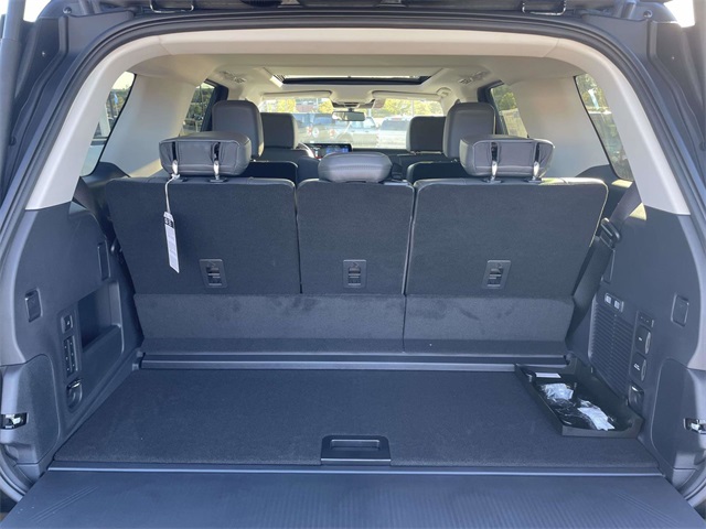 2025 Ford Expedition photo 4