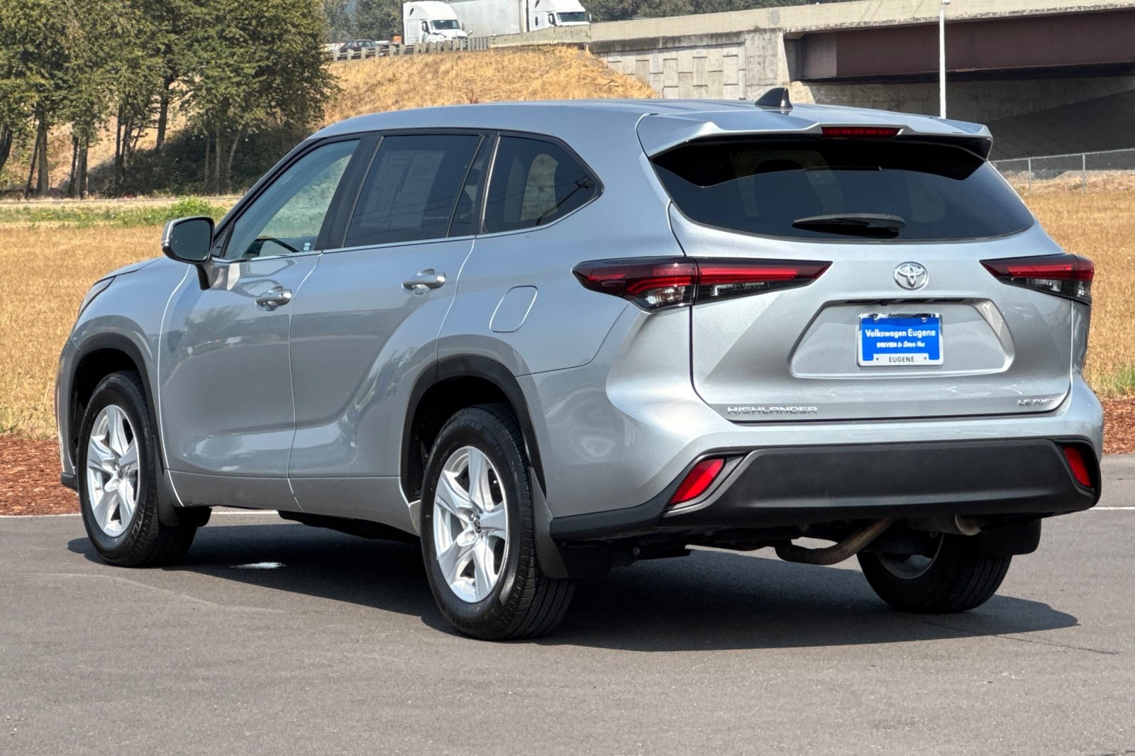 2024 Toyota Highlander LE photo 4