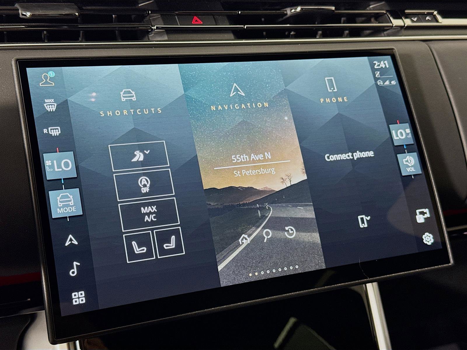 2024 Land Rover Range Rover SE photo 13