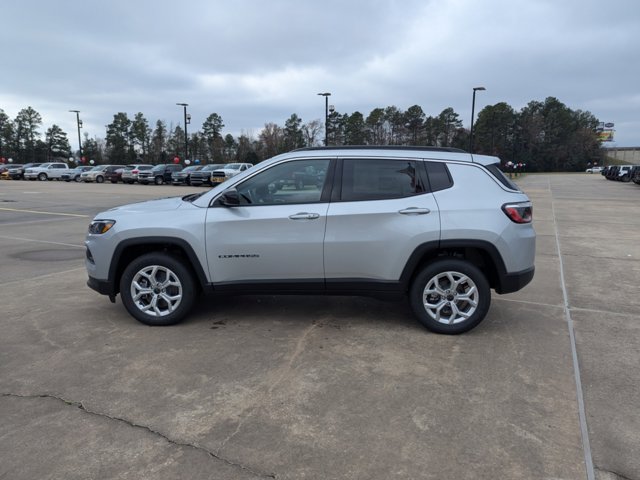 2025 Jeep Compass Latitude photo 2