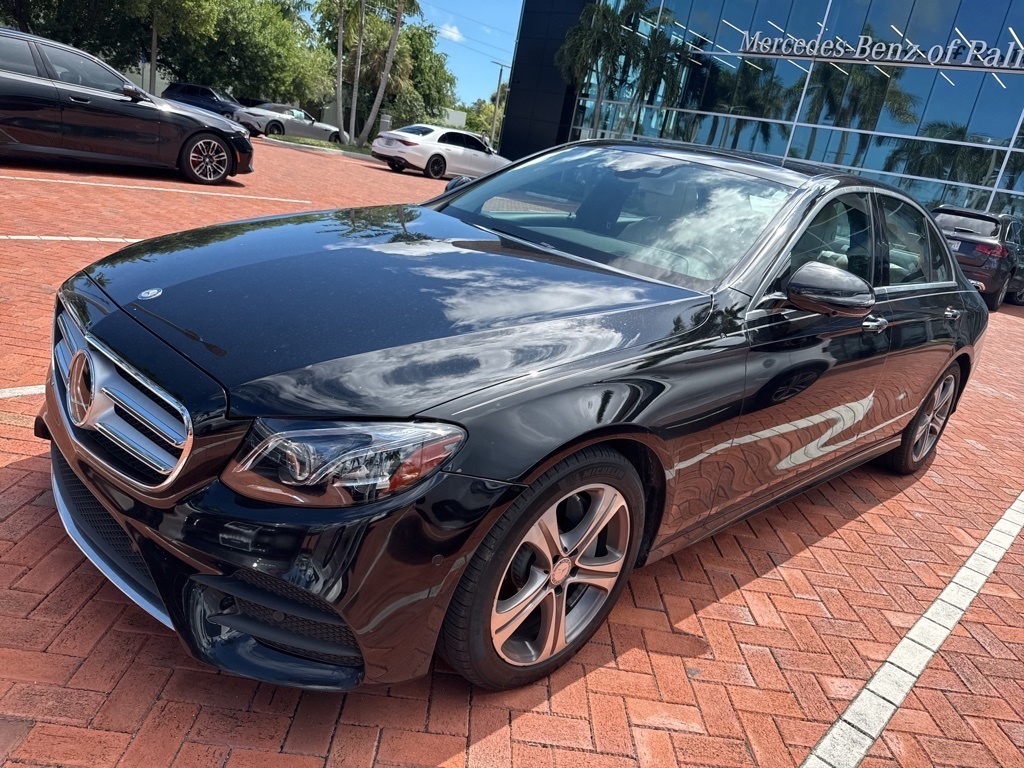 2017 Mercedes Benz E 300 photo 2