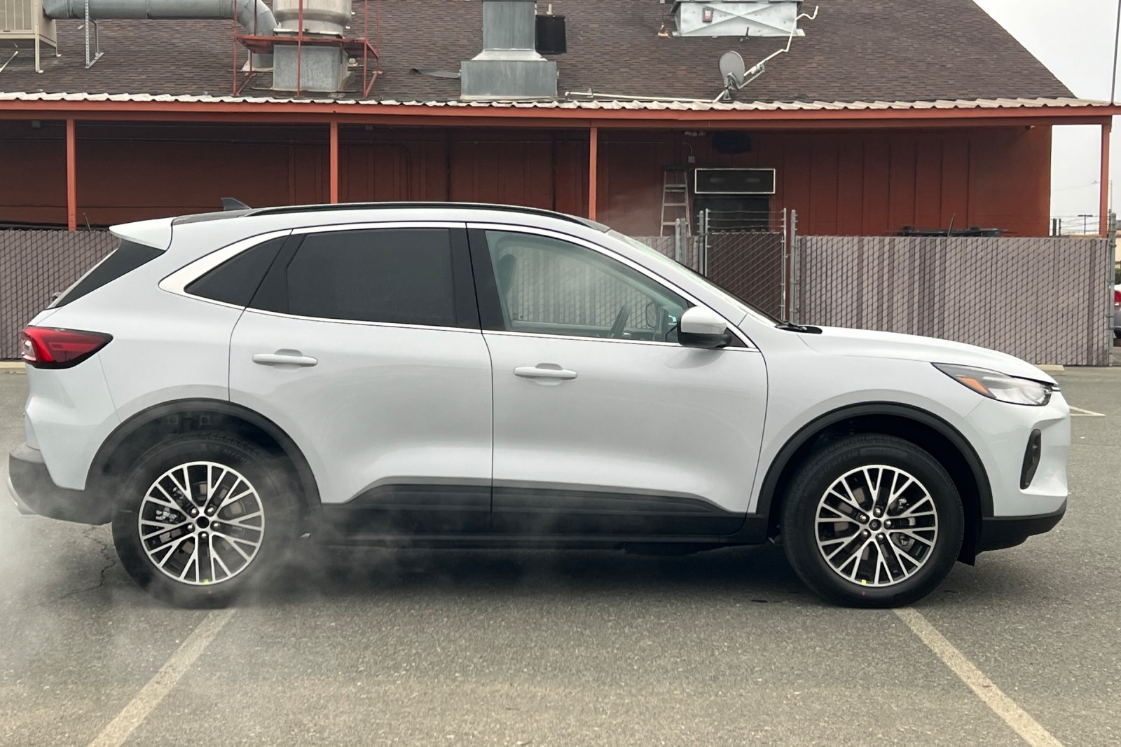 2025 Ford Escape Plug-In Hybrid photo 3