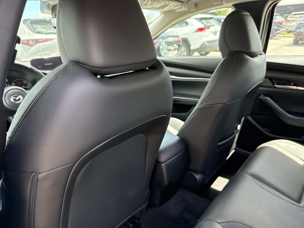 2025 Mazda Mazda3 2.5 Select Sport photo 12