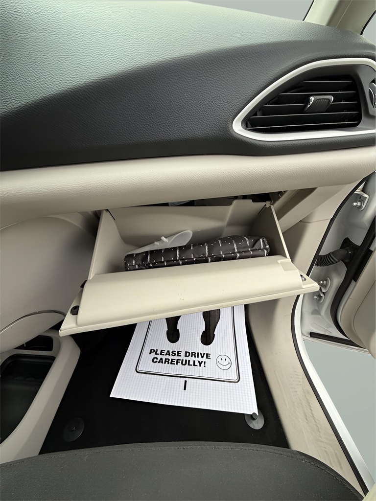 2023 Chrysler Voyager LX photo 18
