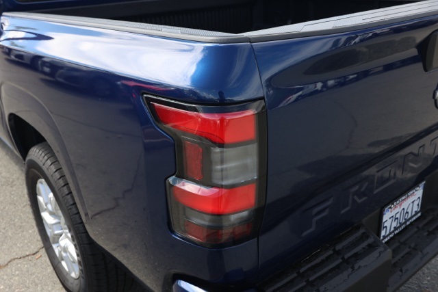 2023 Nissan Frontier SV photo 6