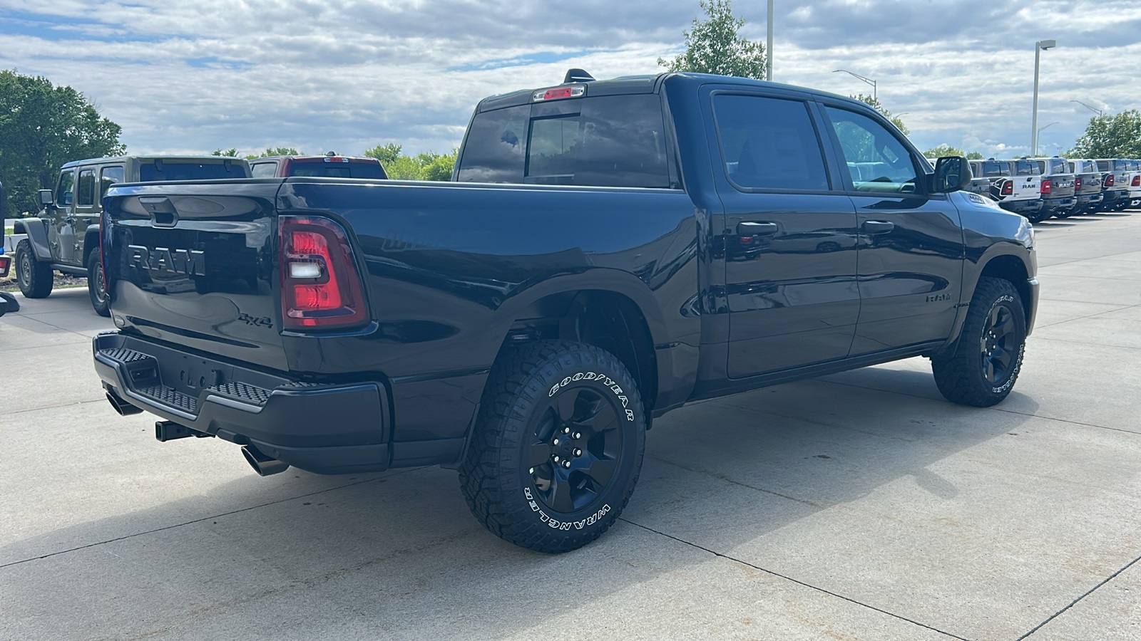 2025 Ram 1500 Tradesman Warlock photo 3